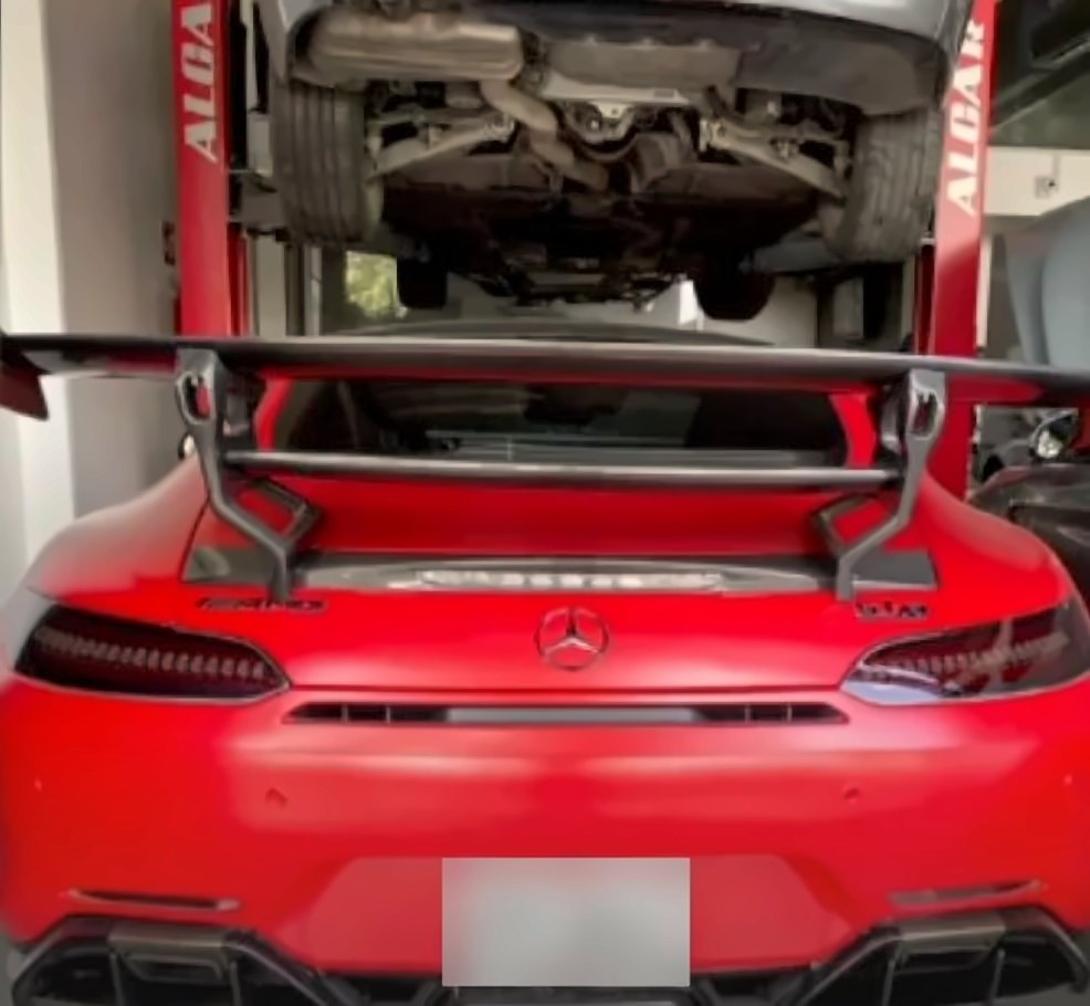 Mercedes-AMG GT R, Alerón y difusor