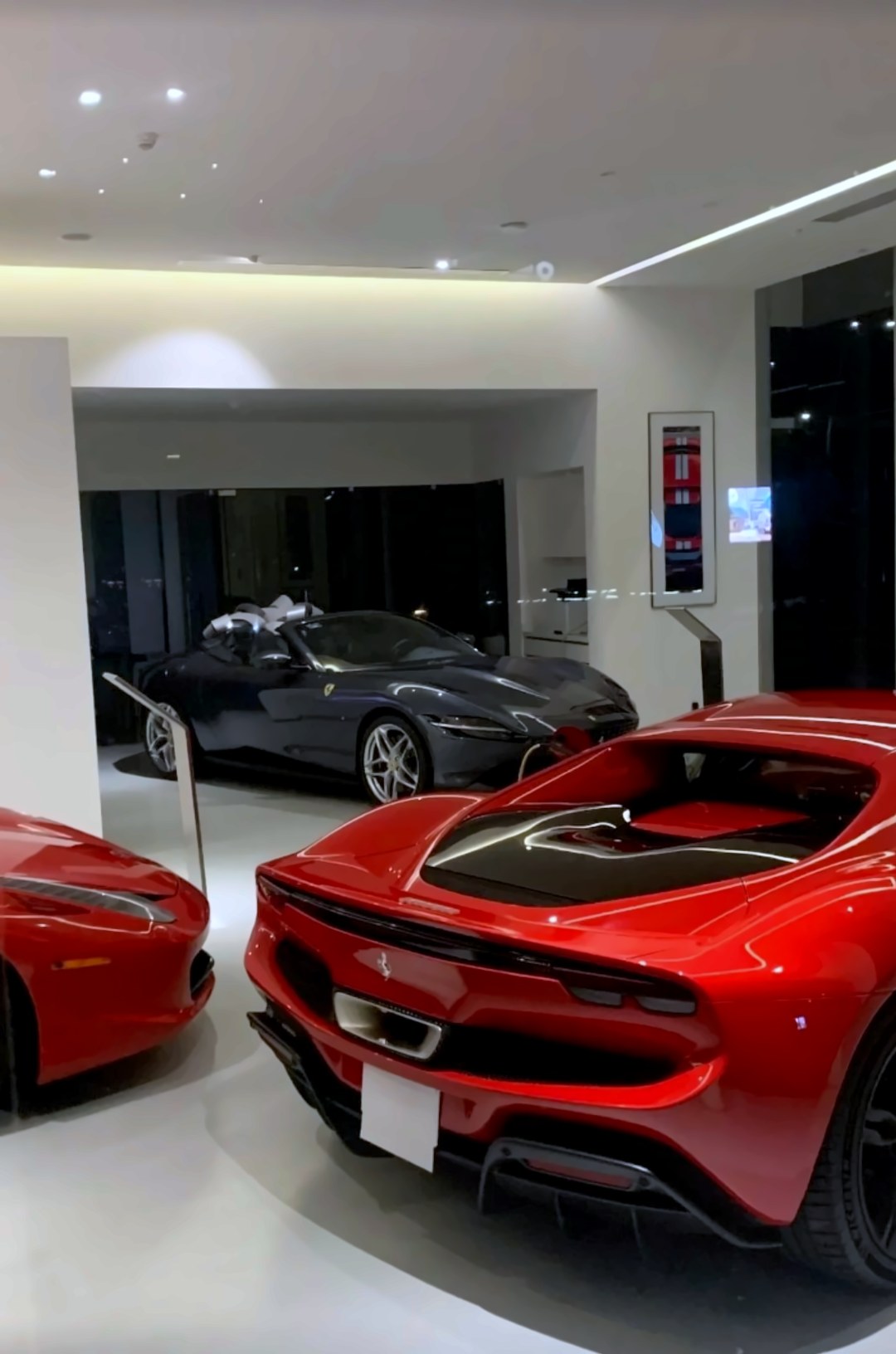 Ferrari Roma y 296 GTB en la agencia