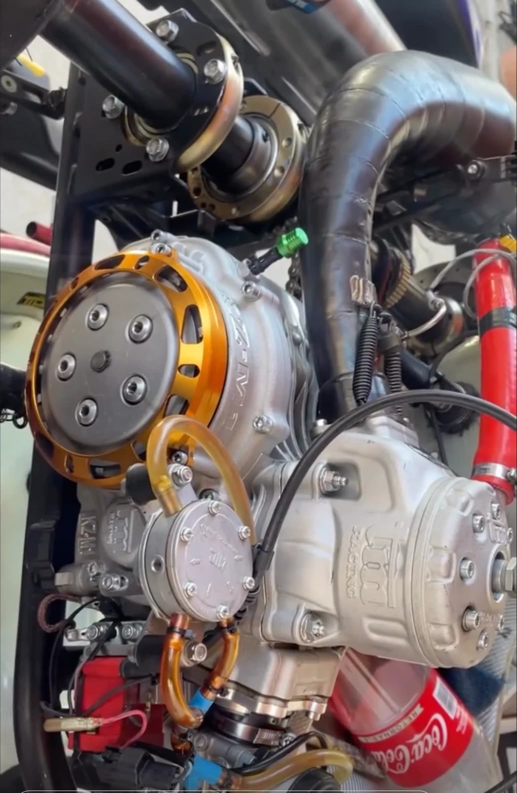 Motor KZ, Cambios, dos tiempos, sin piedad